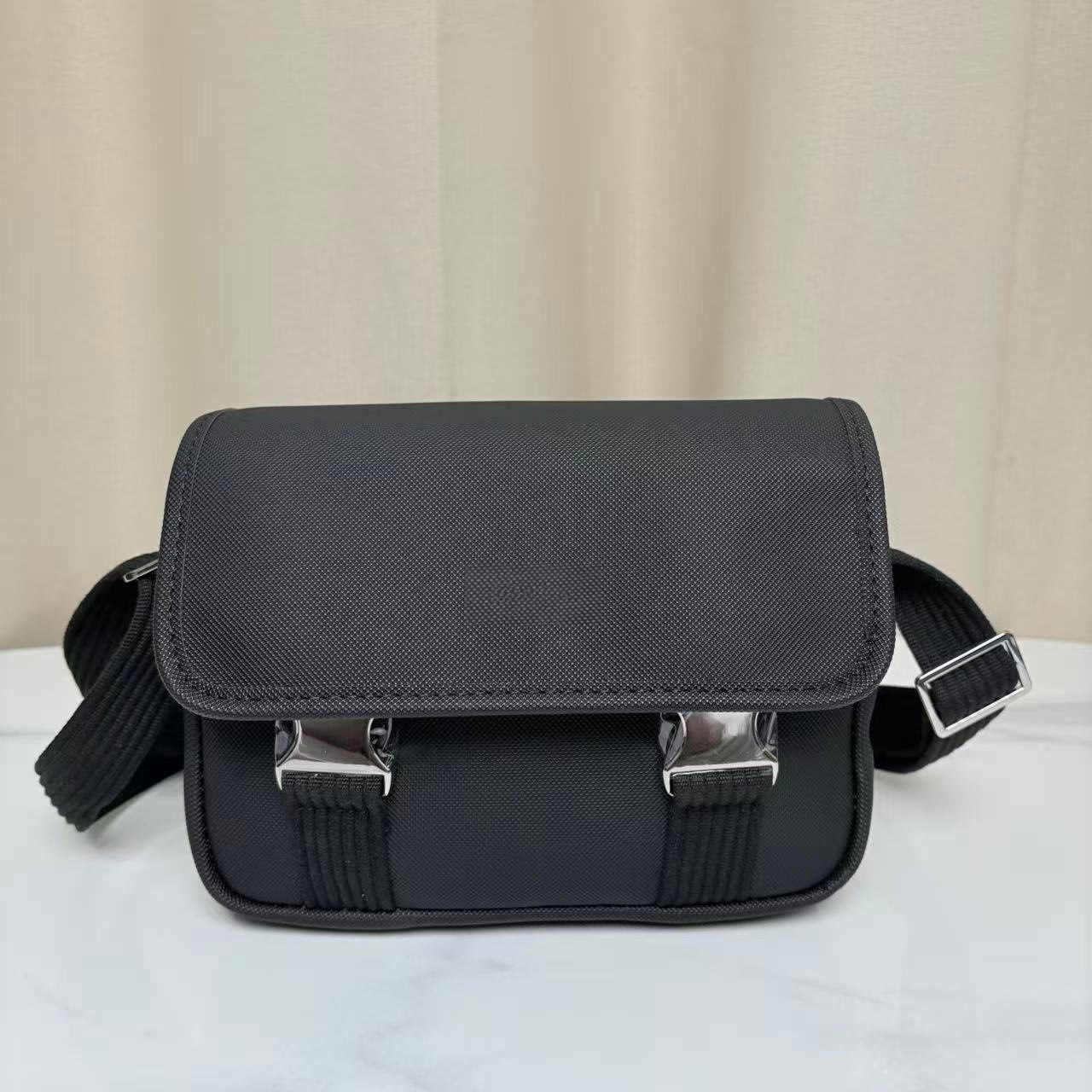 24 otoño nuevo estilo retro bolso de mensajero con estampado de hombro para hombre bolso de mensajero con doble hebilla