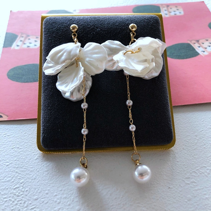 Nihaojewelry Simple White Flower Shell Plant Flowers Earrings Wholesale Jewelry display picture 11