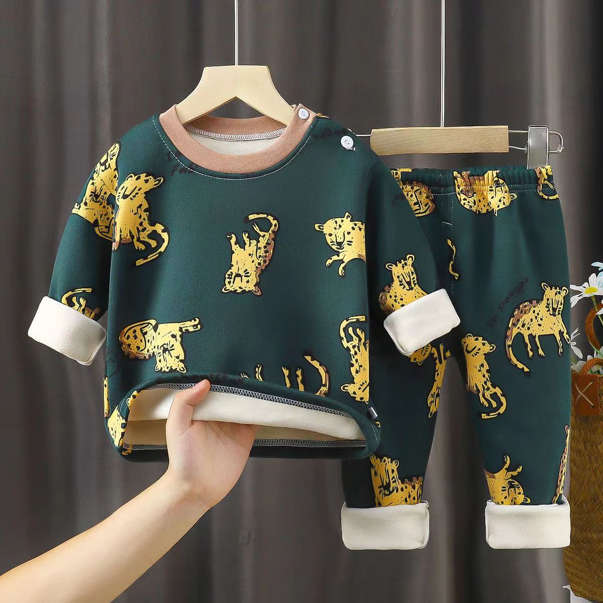Traje de seda más terciopelo Leche verde oscuro (leopardo)