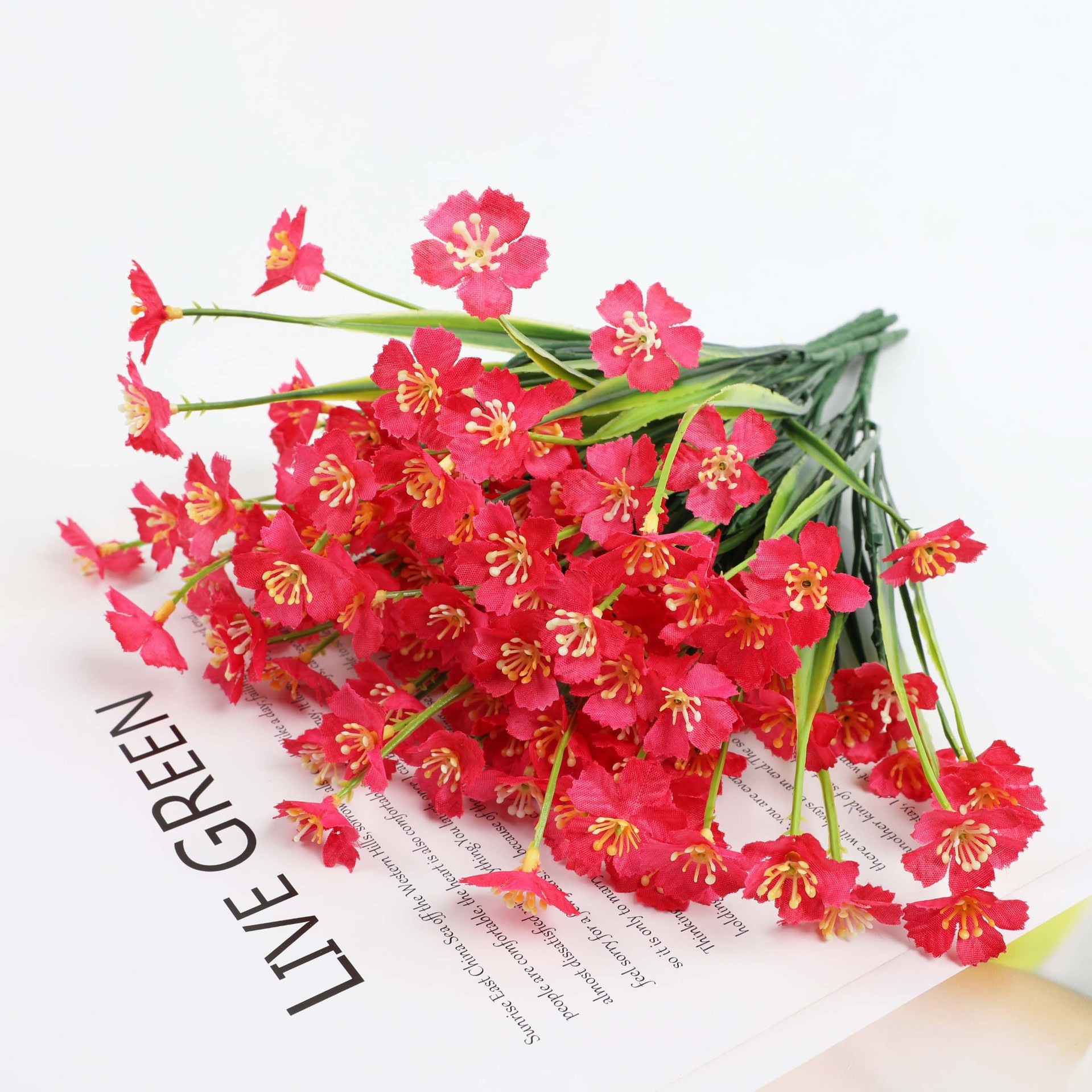 Simulación de plantas acuáticas plástico hierba de primavera flor violeta serigrafía hierba de primavera de cinco cabezas pequeña margarita flor falsa accesorios decorativos al por mayor