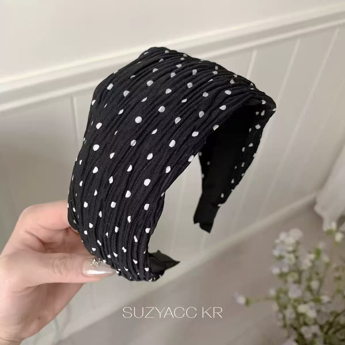 #320 pleated black polka dots