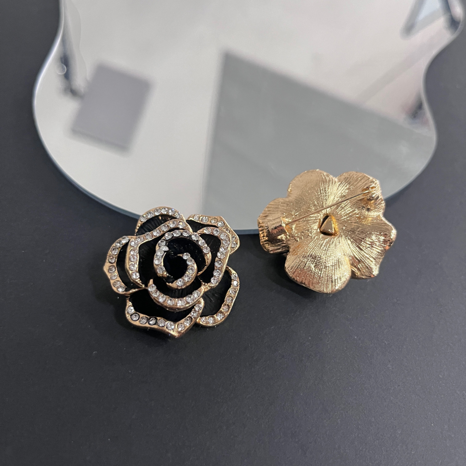 Exklusive Kamelien Brosche Elegante Damen Anstecknadel Luxuriös_voghion.com