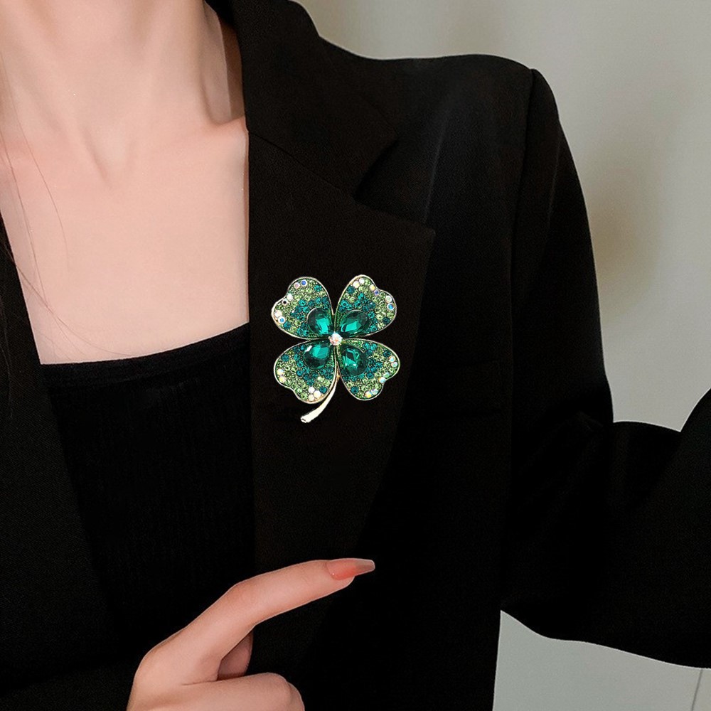 New Fashionable Cross-Border Corsage for Women, Accessible Luxury, High-End, Anti-Exposure, Four-Leaf Flower Brooch, Niche Versatile Accessories