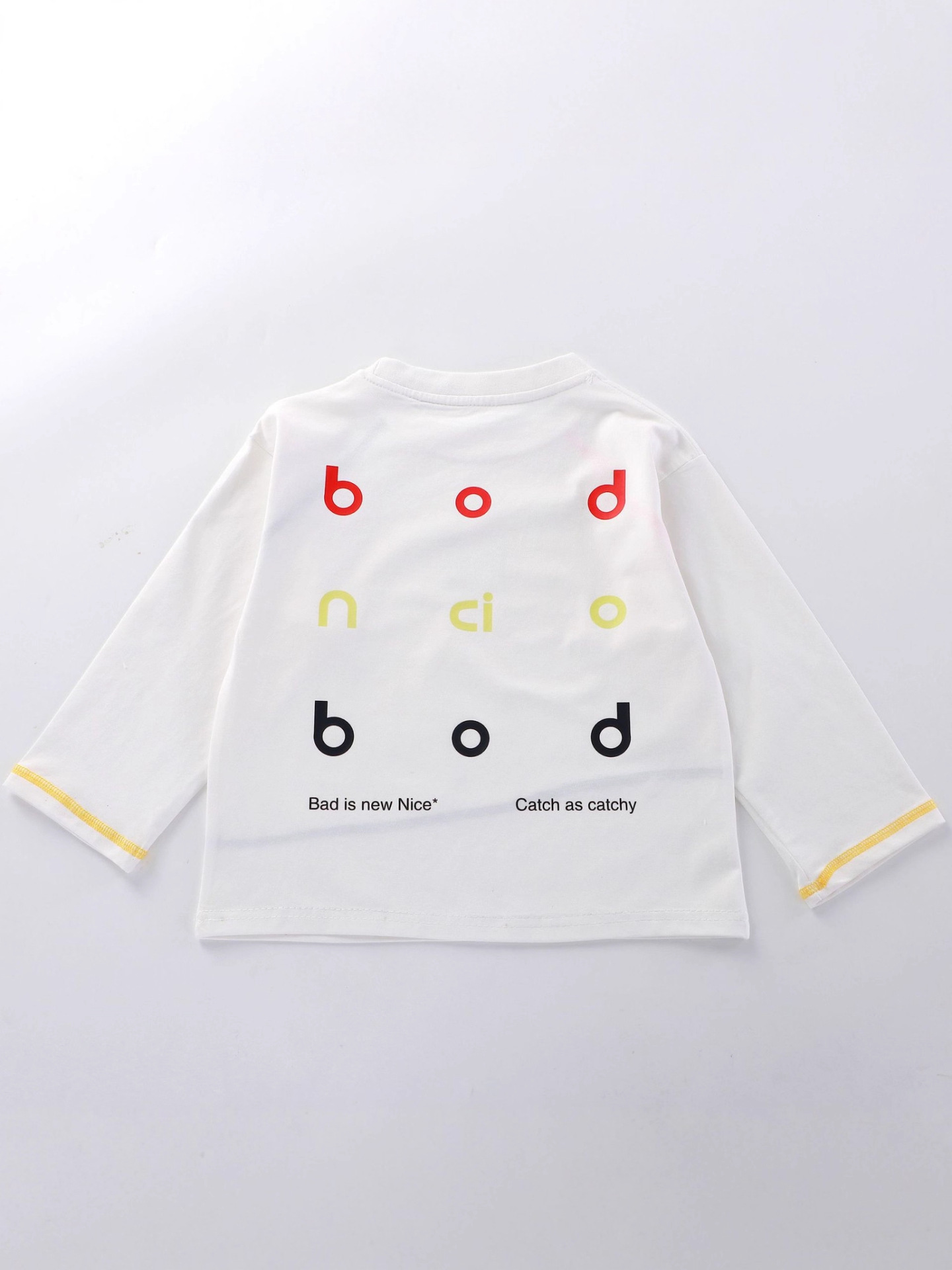 Camiseta de manga larga para niños con un nuevo tipo de camiseta de base de algodón lycra para niños suelta de primavera y otoño