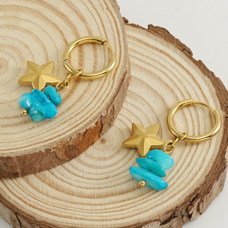 Pendientes de aro dorados con estrella y piedra natural_voghion.com