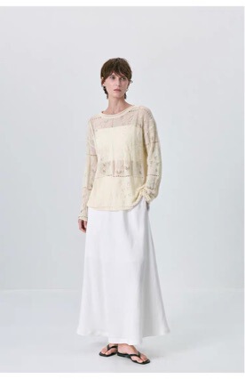 Tulip Top Made of Washi Yarn, Breathable Mulberry Silk and Washi Knit, Sun-Protective Cover-Up for Women, Loose Fit, Round Neck, Long Sleeves Tulip Top Made of Washi Yarn, Breathable Mulberry Silk and Washi Knit, Sun-Protective Cover-Up for Women, Loose Fit, Round Neck, Long Sleeves