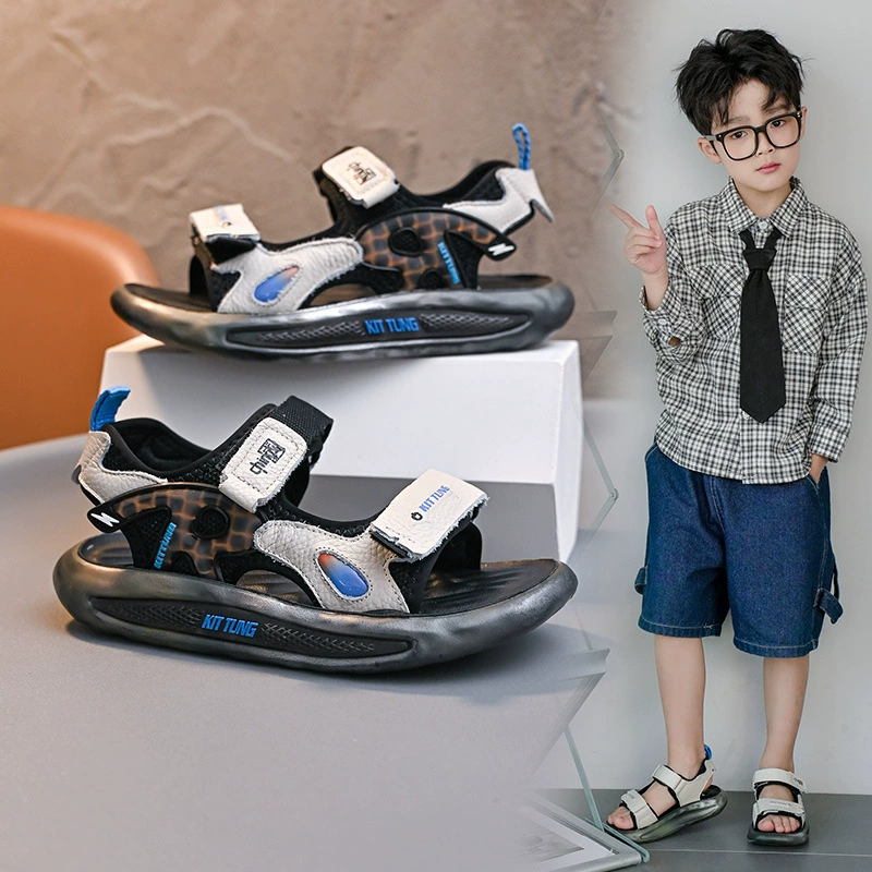 Сандалии для мальчиков 2025 Новые летние детские туфли из коровьей кожи с мягкой подошвой для средних и старших детей, школьников, пляжная обувь для мальчиков