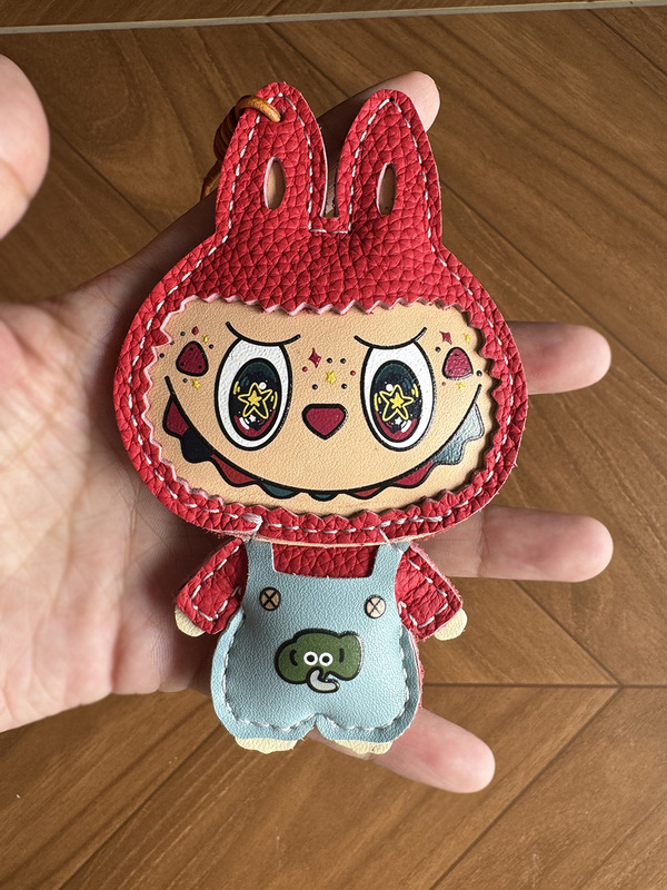 手作りのクリエイティブな本革製品、龍翔革模様の布ペンダント、ギフト漫画ペンダント、かわいい装飾、ZHでカスタマイズ可能|undefined