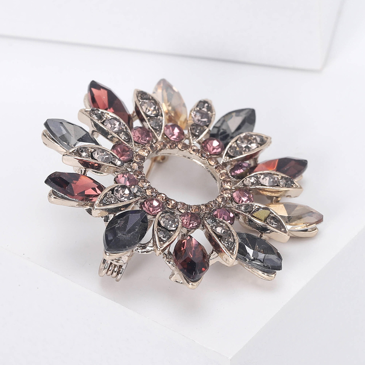 Inlay Design Retro Pin Flower Alloy Inlay Rhinestones Women's Brooches