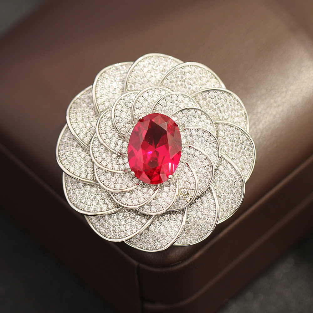 New High-End Jewelry Style Light Luxury Red Zircon Geometric Brooch Elegant Niche Luxury Full-Set Brooch Pin for Women
