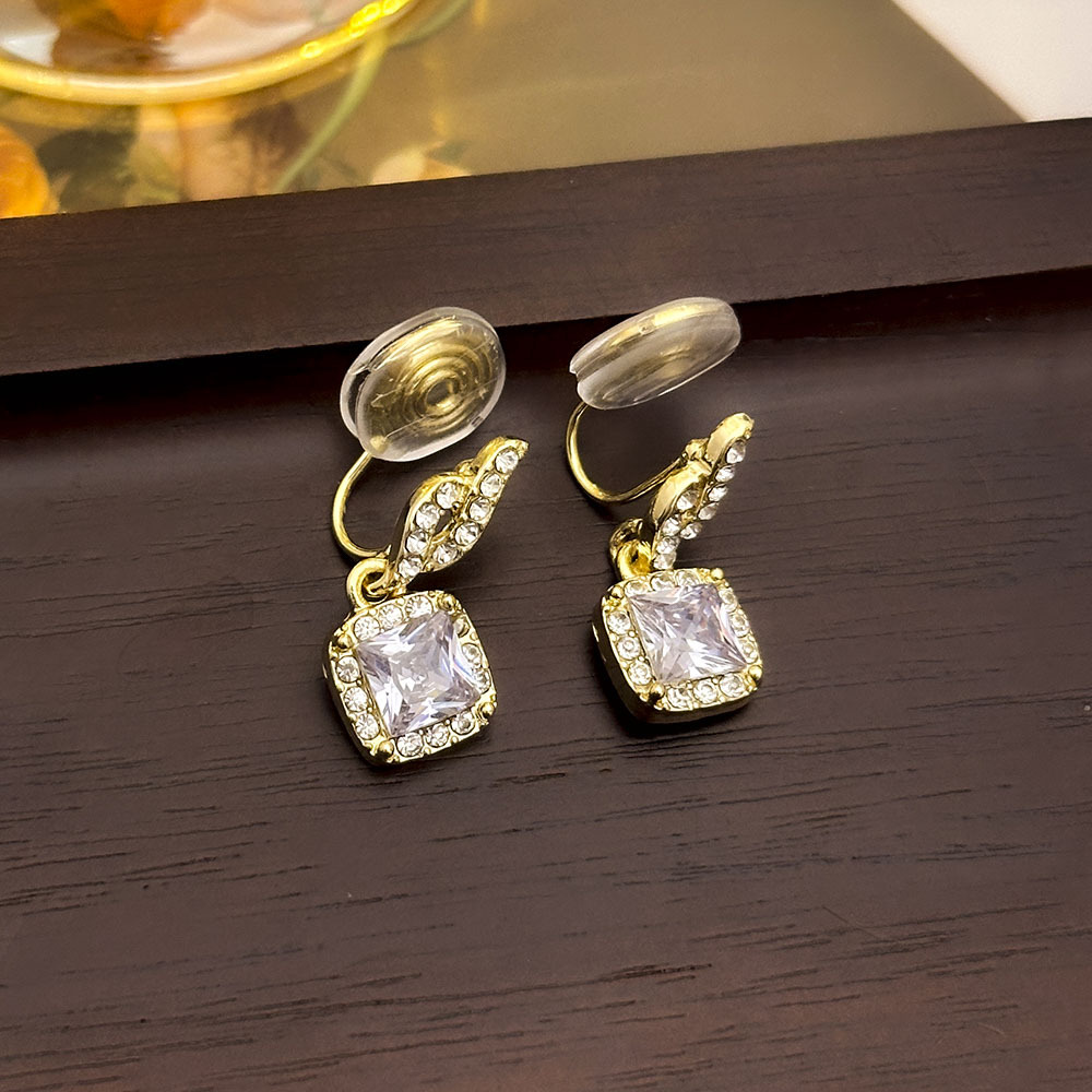 Pinza de oreja de circón de diamantes de lujo ligero francés sin orejas perforadas sin dolor pendientes de todo fósforo de alta calidad accesorios de oreja de moda coreana mujeres