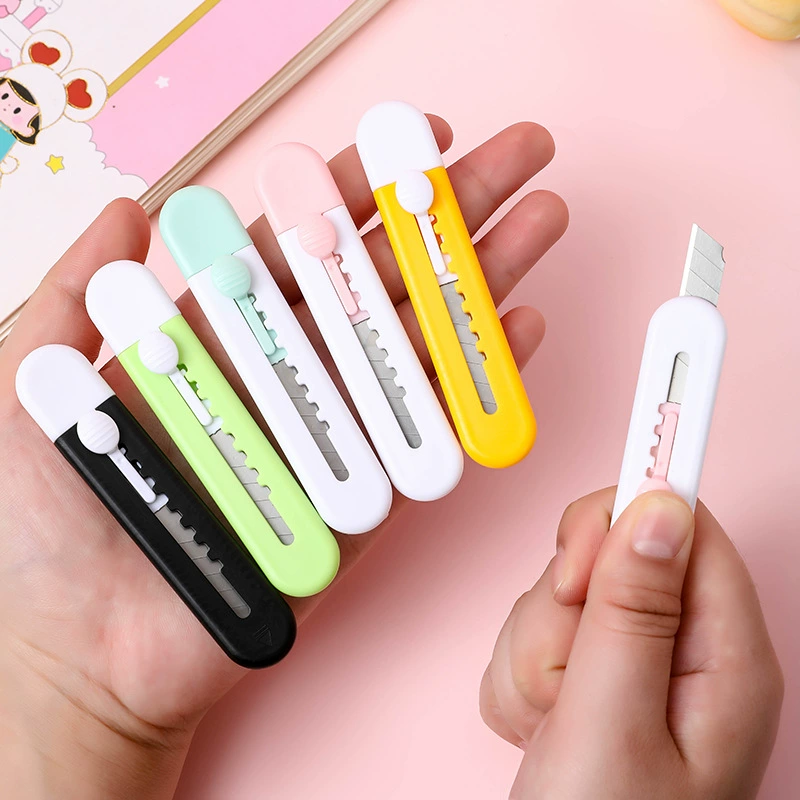 Small box, pocket knife for students, stationery, scheduler