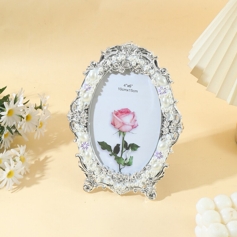 Direct from the manufacturer: Light luxury romantic style oval photo frame with pearls, 6inch desktop stand, creative home decoration Direct from the manufacturer: Light luxury romantic style oval photo frame with pearls, 6inch desktop stand, creative home decoration