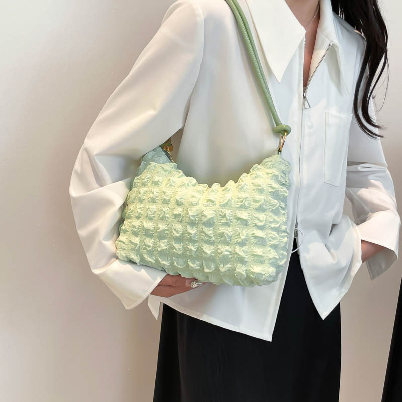 Bolso de moda simple y suave para mujeres, bolso de brazalete para mujeres, verano 2025, nuevo bolso de hombro universal.