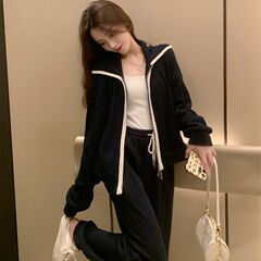 2024ネットの赤いスポーツのスーツの女性の秋の学生の韓国版のゆったりしているファッションの洋風のレジャーの2つのセットのランニング服のファッション