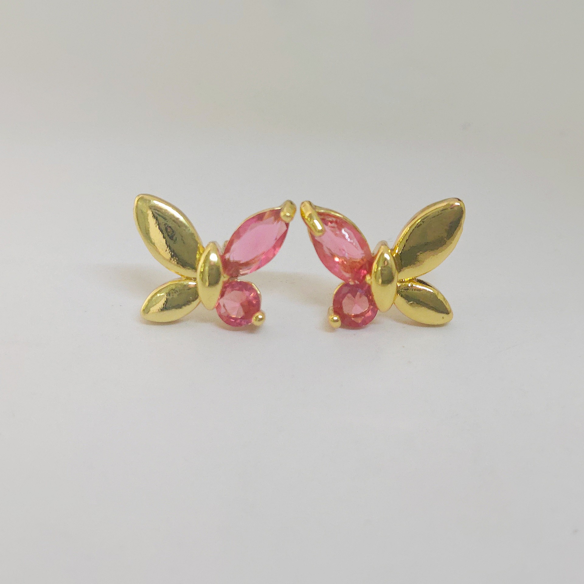 Nuevos pernos de mariposa incrustados de zircon nicho femenino diseño brillante lujoso pernos de mariposa asimétricos de alta calidad