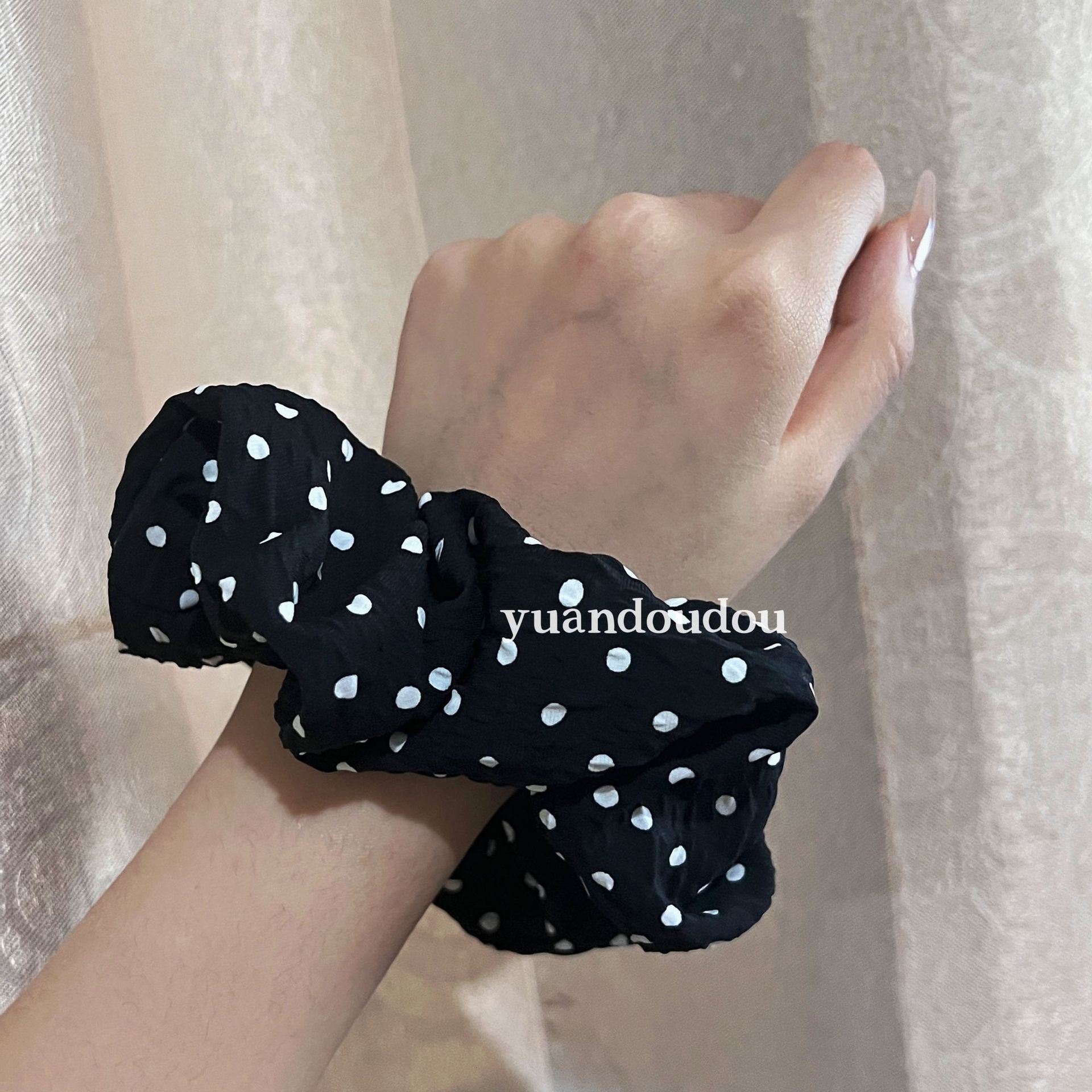 Japón y Corea del Sur simple punto de onda de crema anillo de pelo intestino grueso correa de goma de textura de tejido plegado nicho de alta calidad adornos para el cabello