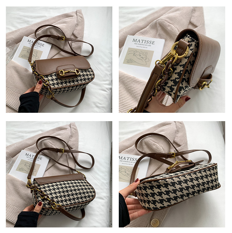 Chain Messenger Bag 2021 New Niche Western Style One-shoulder Armpit Small Square Bag display picture 16