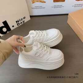 2026时尚秋季极简厚底板鞋女圆头系带增高鞋日常配阔腿裤小白鞋女
