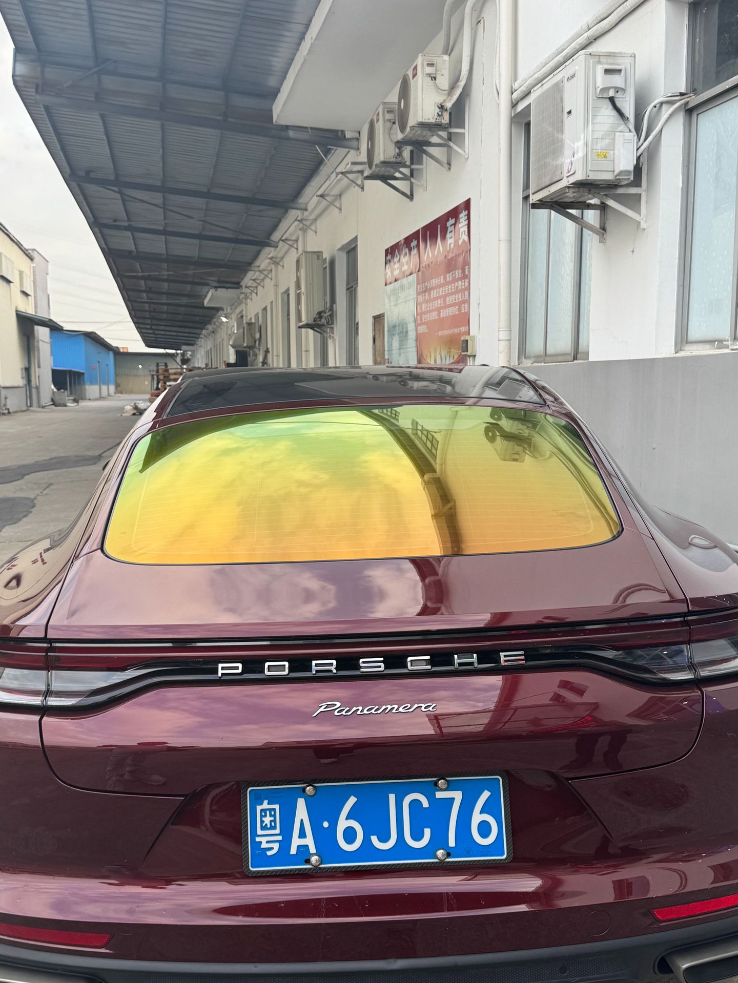 Kpu Glass Shield Car Front Windshield Insulation and Explosion-Proof Film Anti-Flying Stone Rainproof and Water-Repellent Red Outer Film