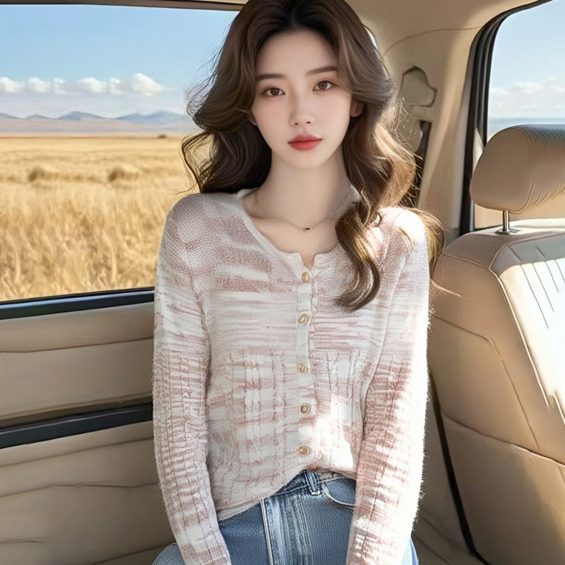 AI Figure in stock French Knitted Cardigan Women's 2024 Autumn New Loose Slimming Gentle Style Top Sweater AI Figure in stock French Knitted Cardigan Women's 2024 Autumn New Loose Slimming Gentle Style Top Sweater