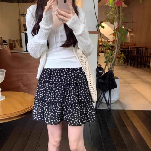 Korean-style black floral half skirt for women, summer 2025, cake skirt half skirt, petite A-line skirt, short skirt
