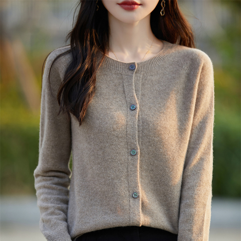 Cross-Border First-Line Ready-To-Wear Seamless Andy Velvet 2025 Autumn and Winter New Korean Style Knitted Cardigan Women's Round Neck Loose Knitted