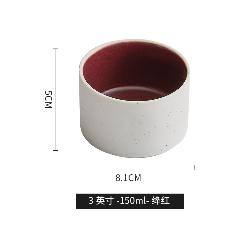 El estilo japonés original y simple de pimienta, platos de sal, platos de postre, condimentos, platos de ensalada de frutas, platos de arroz y cubiertos