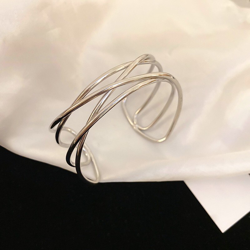 新商品の重工欧米の金属風のブレスレットは精巧で豪華な気質の手環の広い辺の個性の高級感の手飾りの卸売りです。|undefined