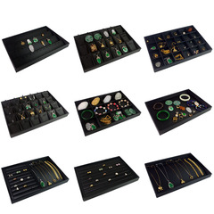 Puの糸の皮のアクセサリーのトレーのジュエリーの展示盤のイヤリングのペンダントの収納箱の指輪のネックレスの翡翠は貨物の皿を見ます。