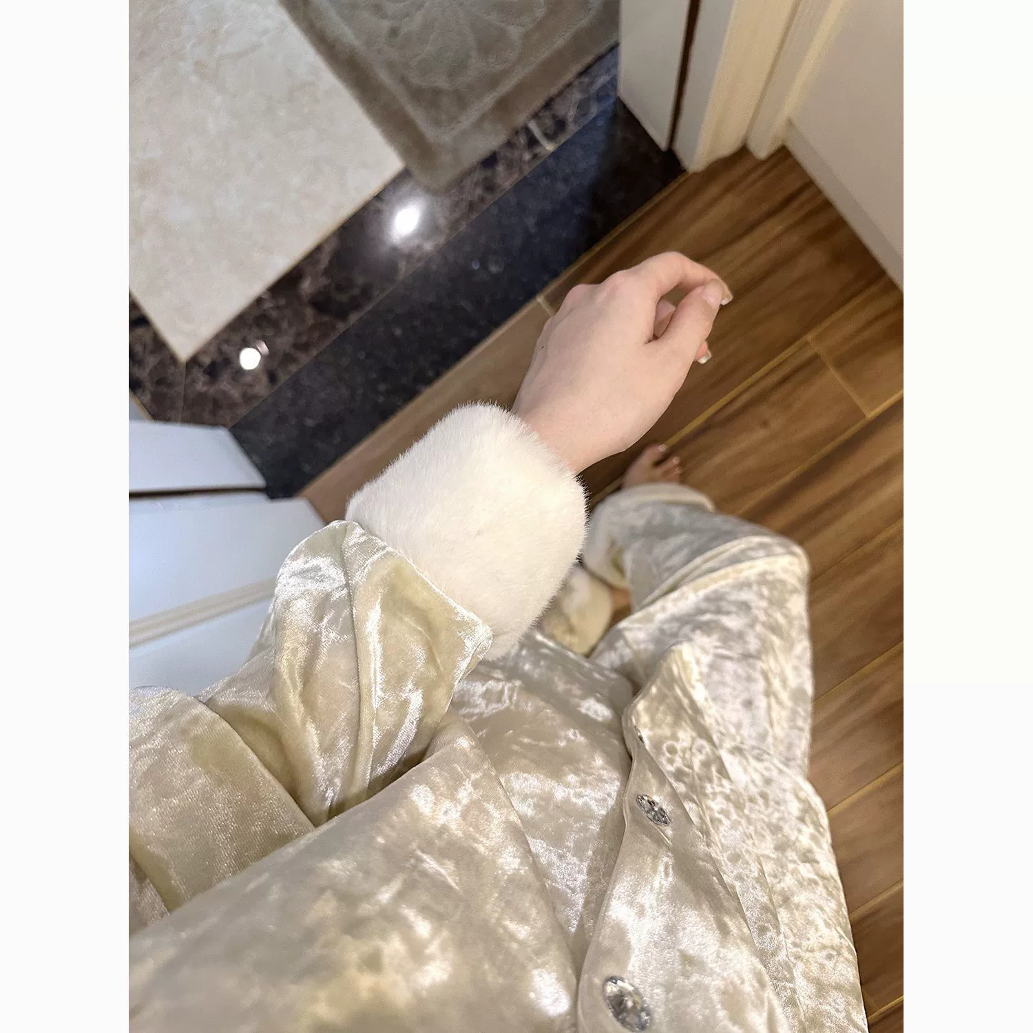 Французская золотая бархатная пижама женская осень-зима 2024 новый бархатный толстый домашний костюм большой размер набор зимой