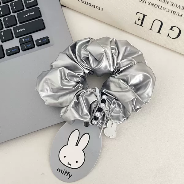 Серебристый бант, чёрно-белые бусины, серебристый Miffy (резинка)