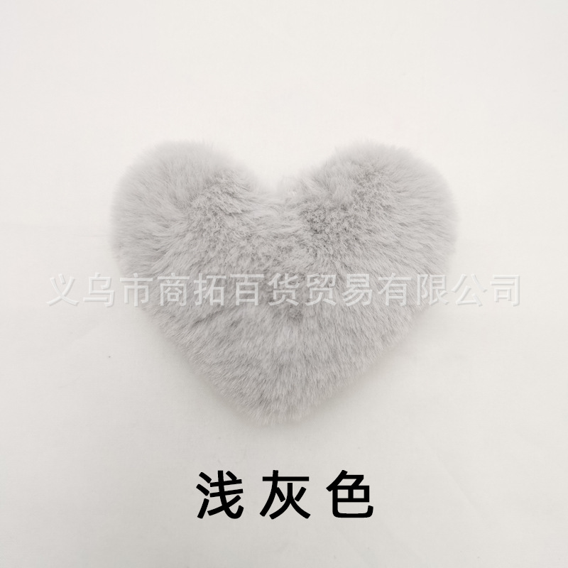メーカーの現物のぬいぐるみのハート型のキーホルダーの部品8*9cmの毛玉