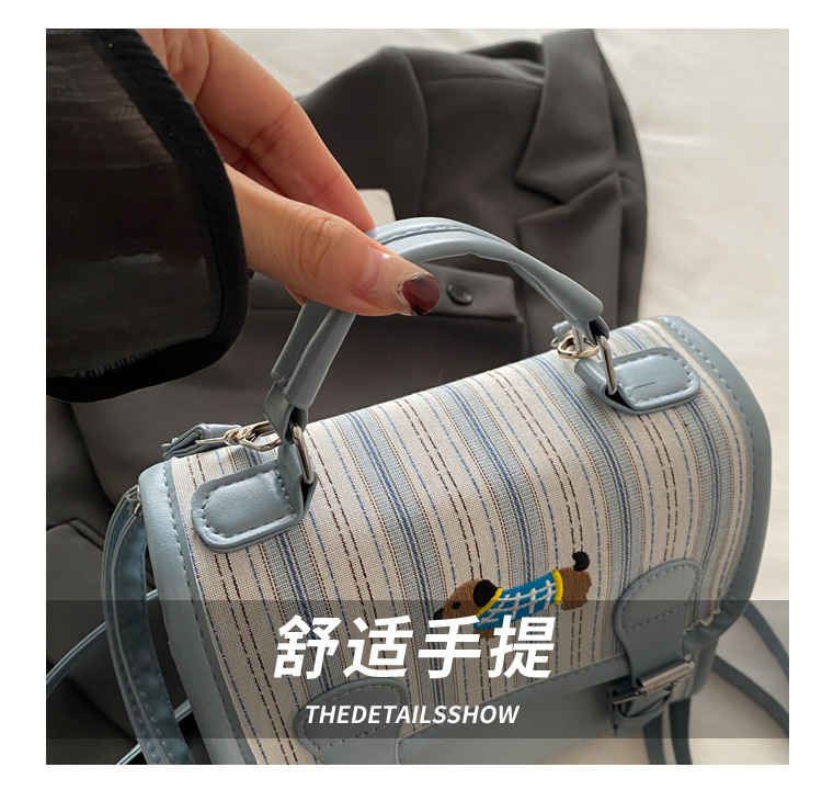 The new backpack for the autumn of 2024 is a fashionable and simple hand-held student single-shoulder bag with a checkered lid and a retro crossbody style undefined