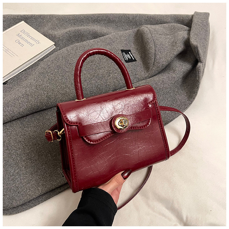 Moda 2025 primavera y verano nueva versión coreana de la retro Kelly bolso femenino 100 bolsos de hombro, nicho, bolso casual simple