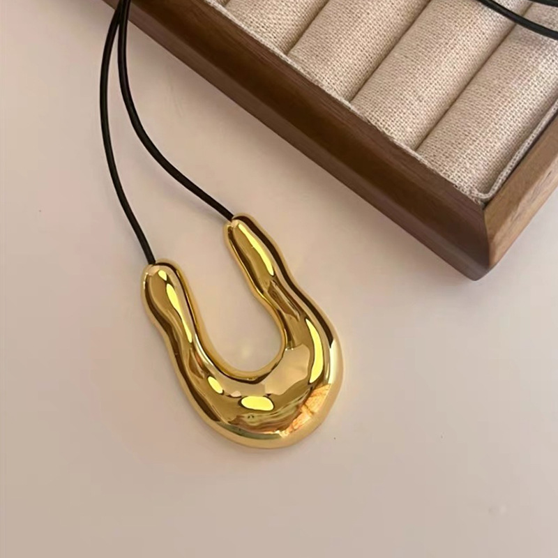 Simple Style U Shape Brass Plating Necklace display picture 2