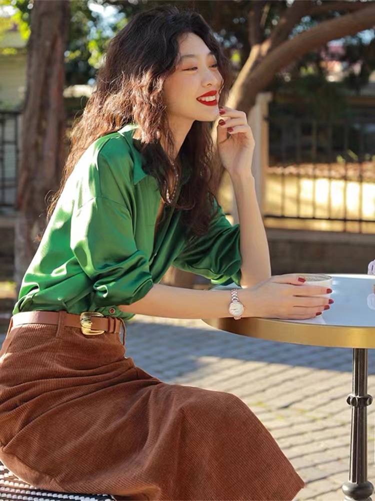 Áo sơ mi nữ dài tay chất liệu satin màu xanh đậm kiểu Pháp thiết kế cao cấp — màu xanh đậm