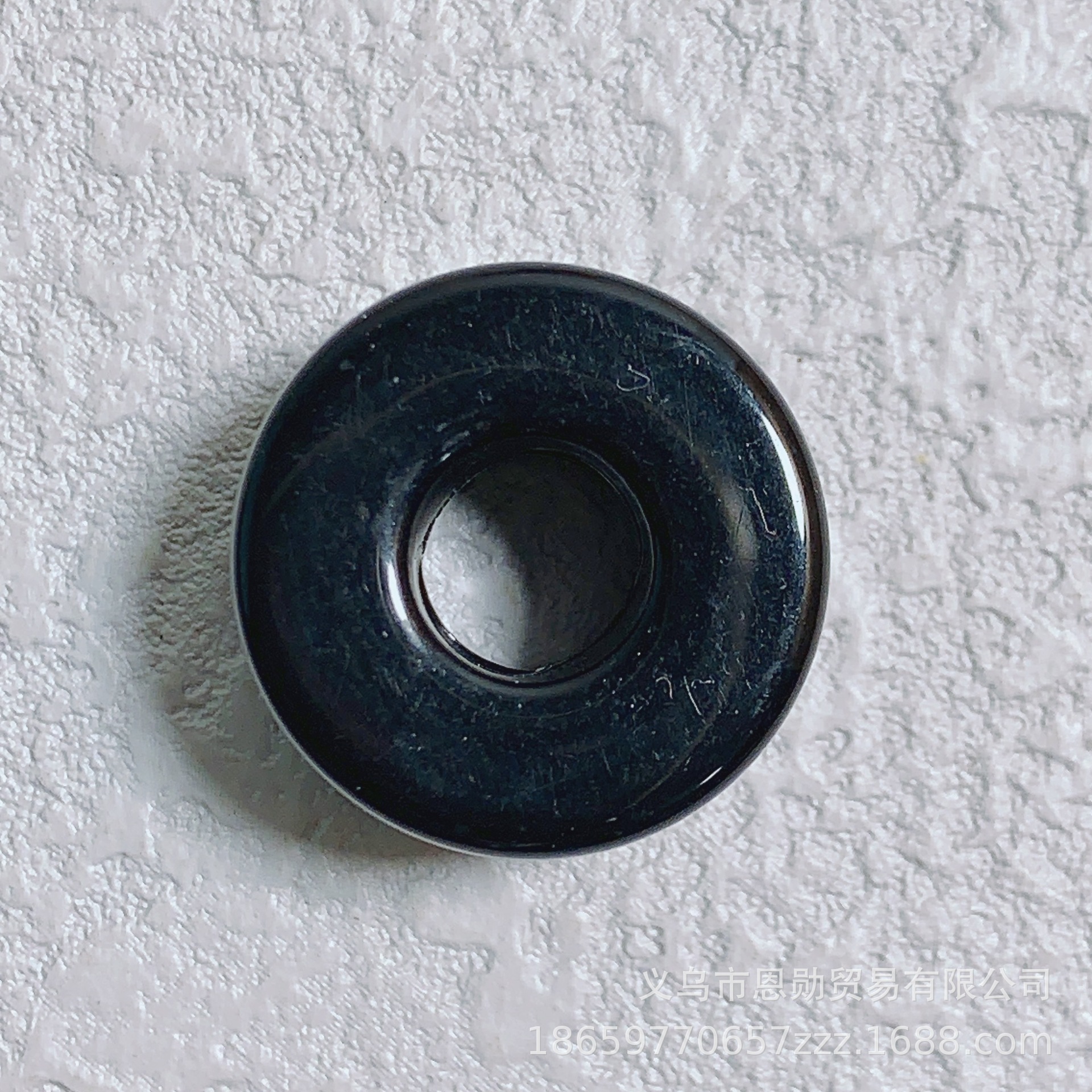 O (Black)