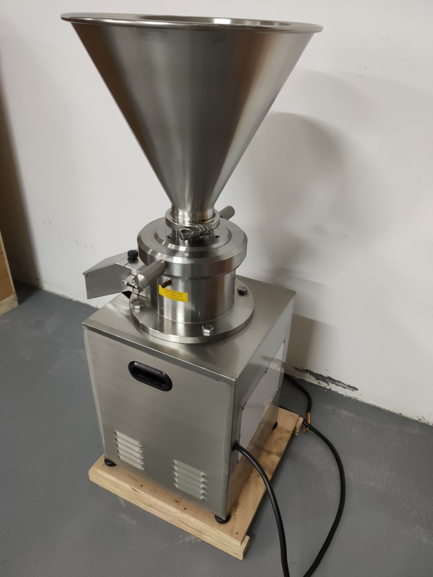 全不锈钢胶体磨 辣椒酱果蔬酱商用磨浆机 花生酱芝麻酱食品研磨机