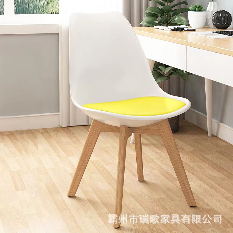 26 años de nueva silla de comedor de madera maciza silla nórdica simple doméstica maquillaje de dormitorio silla de mesa silla de red