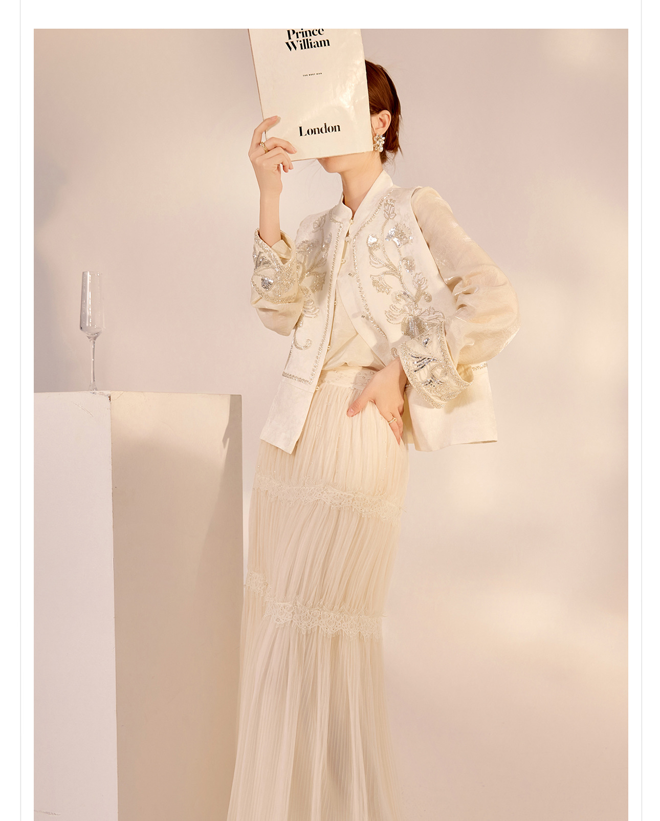 Áo sơ mi nữ dài tay phong cách Trung Hoa mới, đính cườm thêu tay, chất liệu rayon mỏng nhẹ N2071 — Màu hồng, Màu trắng be, Màu vàng nhạt chi tiết 13