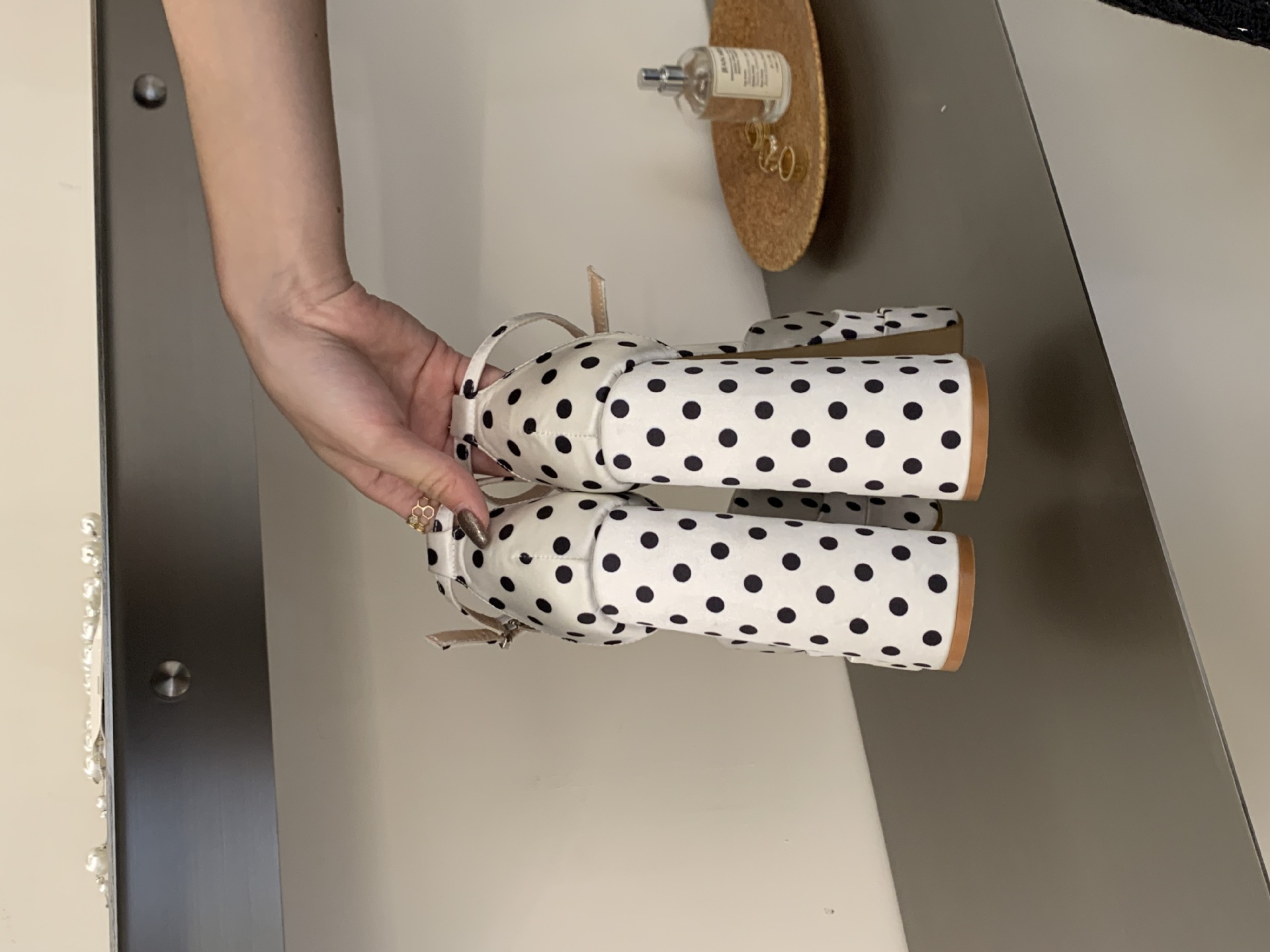 Sandal cao gót nữ mũi vuông hở mũi, gót to bản, đế platform, chất liệu satin chấm bi — màu đen chi tiết 19