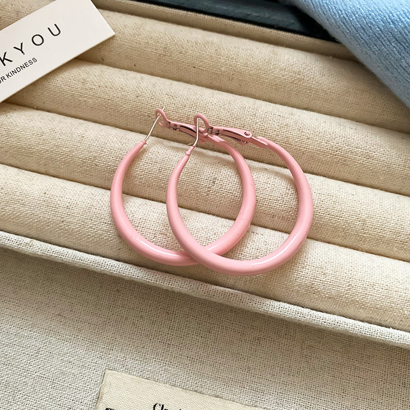 Pendientes de anillo redondo lisante de aguja de plata Pendientes de dopamina de temperamento de nicho femenino Pendientes femeninos Joyas de sentido avanzado de nicho