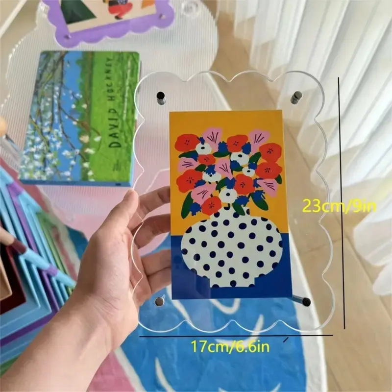 Factory Direct Sales of Colorful Wavy Acrylic 7inch Photo Frame Display Stand for Decoration, Photo Frames, and Polaroid Postcard Display Stand