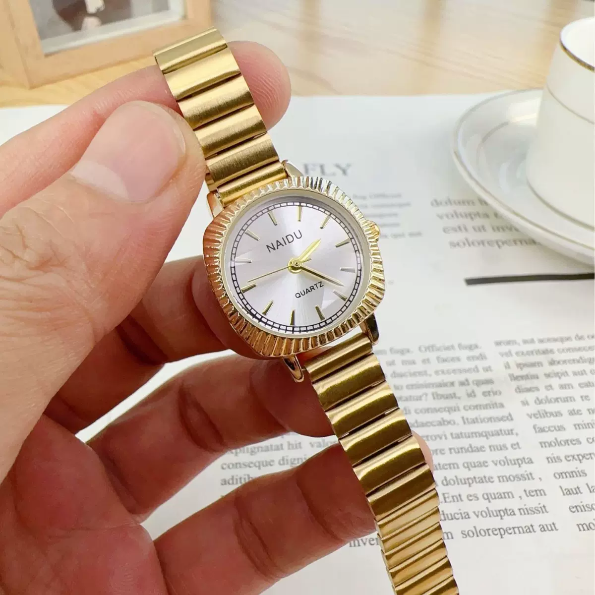 外贸女表小众小金中古女士女款手表高级时尚复古石英钢带批发