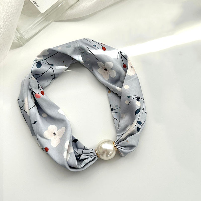 Pañuelo de seda para mujer primavera y verano 2024 nuevo collar de hebilla de succión magnética de perlas de alto nivel de nicho