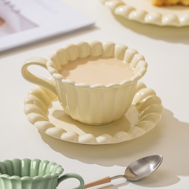 Delicate porcelain coffee mug with underglaze cream-colored cream, high-end aesthetic dining cup, best-selling retro cheese pie set, early spring plate and cup