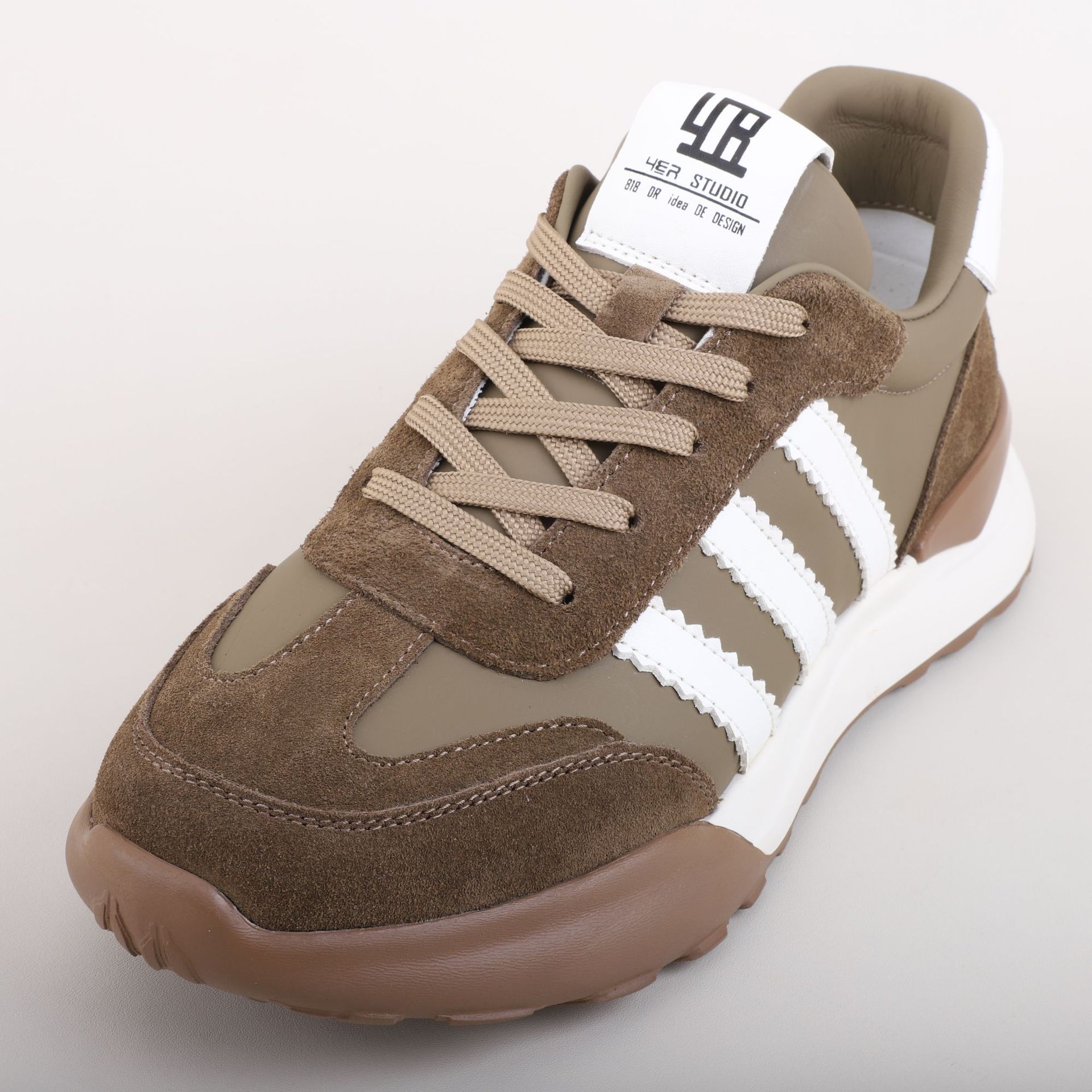 Sports breathable casual footwear for leisure