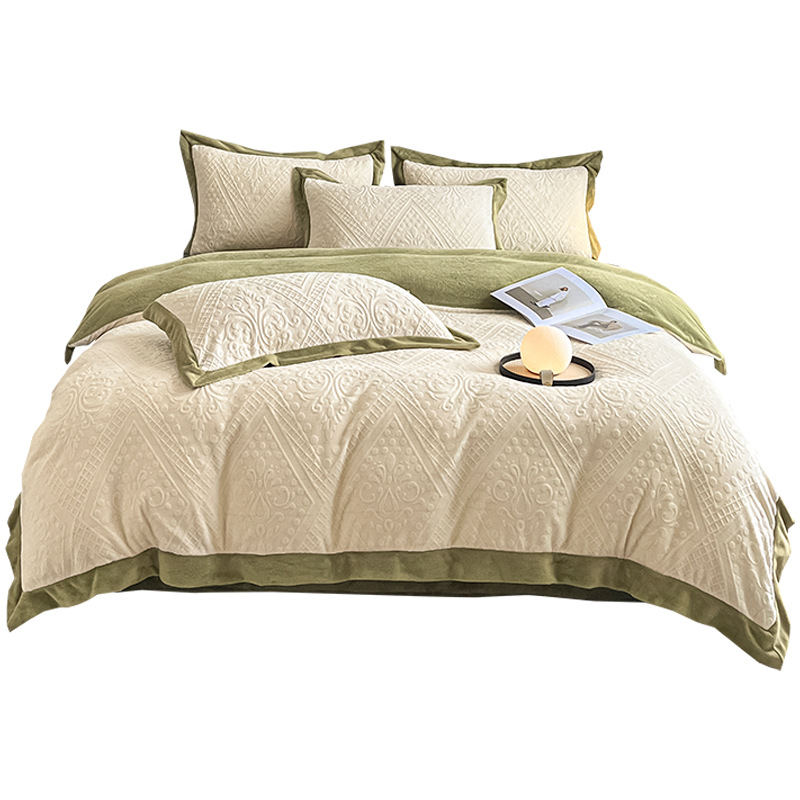 Cama de seda de leche caliente gruesa de cuatro piezas, seda de coral tallada 2025, nueva sopa de cama, colcha de cama de tres piezas