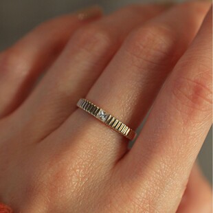 Diamond Ring Female 18K Gold Square Diamond Ring Fashion Light Luxury Casual Ins Stacked Feng Shui Shell Gold Wholesale